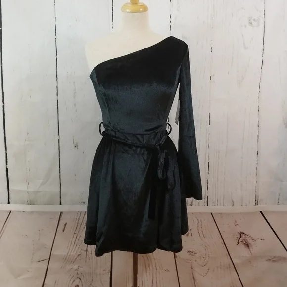 KALANI HILLIKER for Alyce One-Shoulder Velvet Dres - Picture 1 of 7